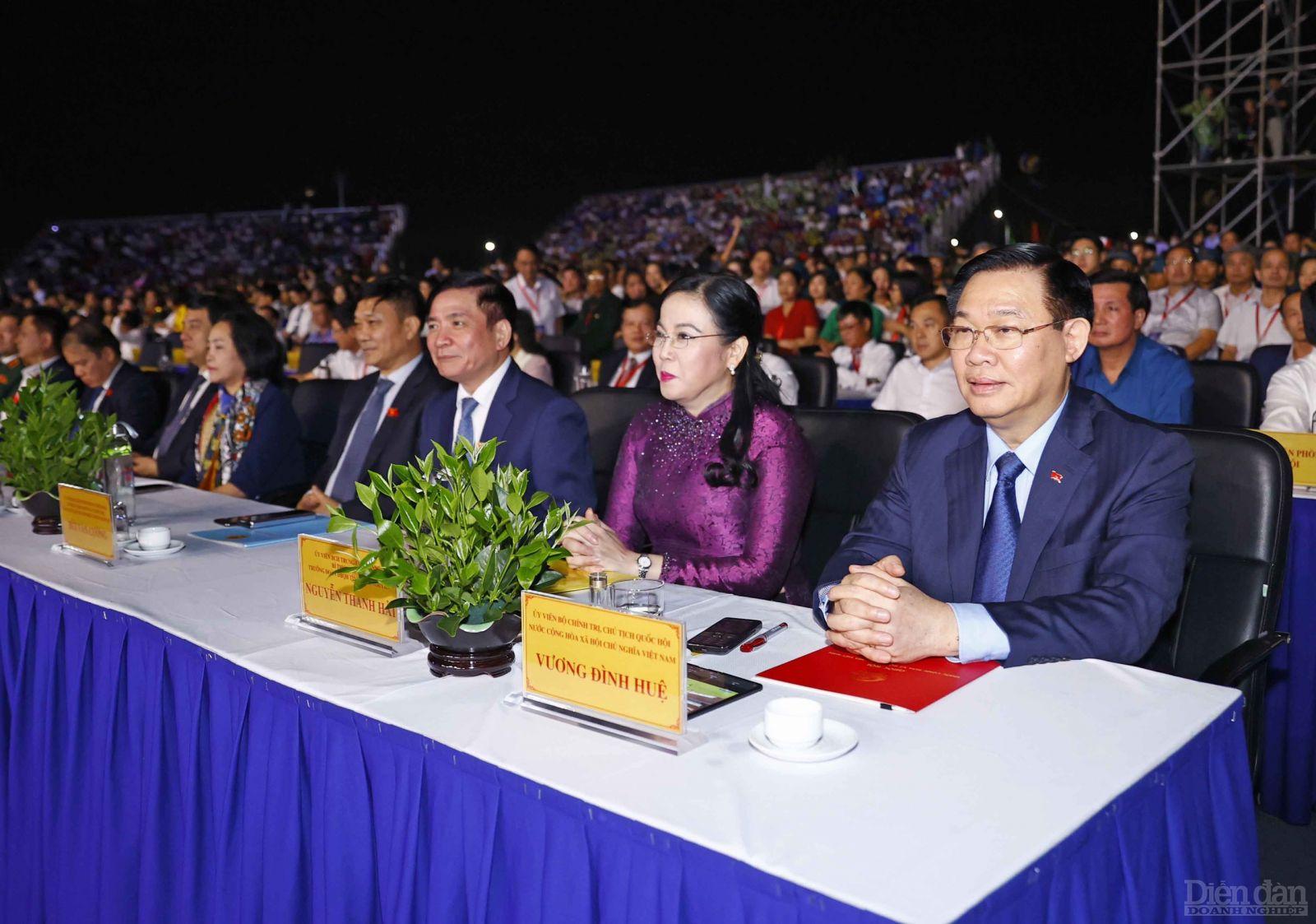 Chủ tịch Quốc hội Vương Đình Huệ cùng các lãnh đạo Trung ương, địa phương tham dự buổi lễ