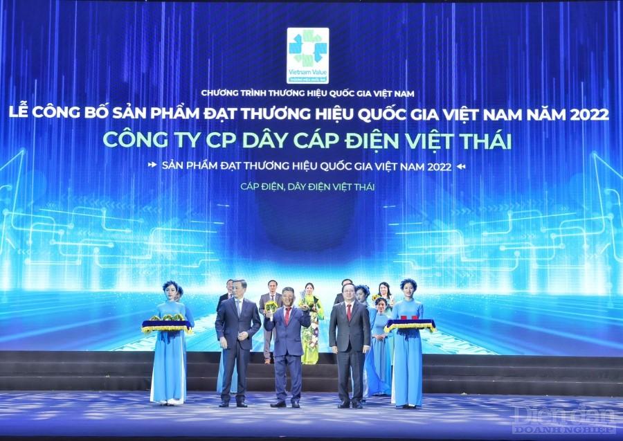 Công ty CP dây cáp điện Việt Thái nhận biểu trưng Thương hiệu Quốc gia Việt Nam 2022