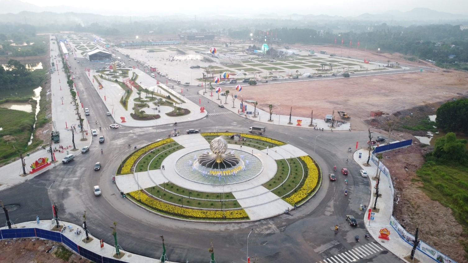 Quảng trường TP Phổ Yên mới được đầu tư xây dựng là điểm nhấn cho diện mạo trung tâm đô thị