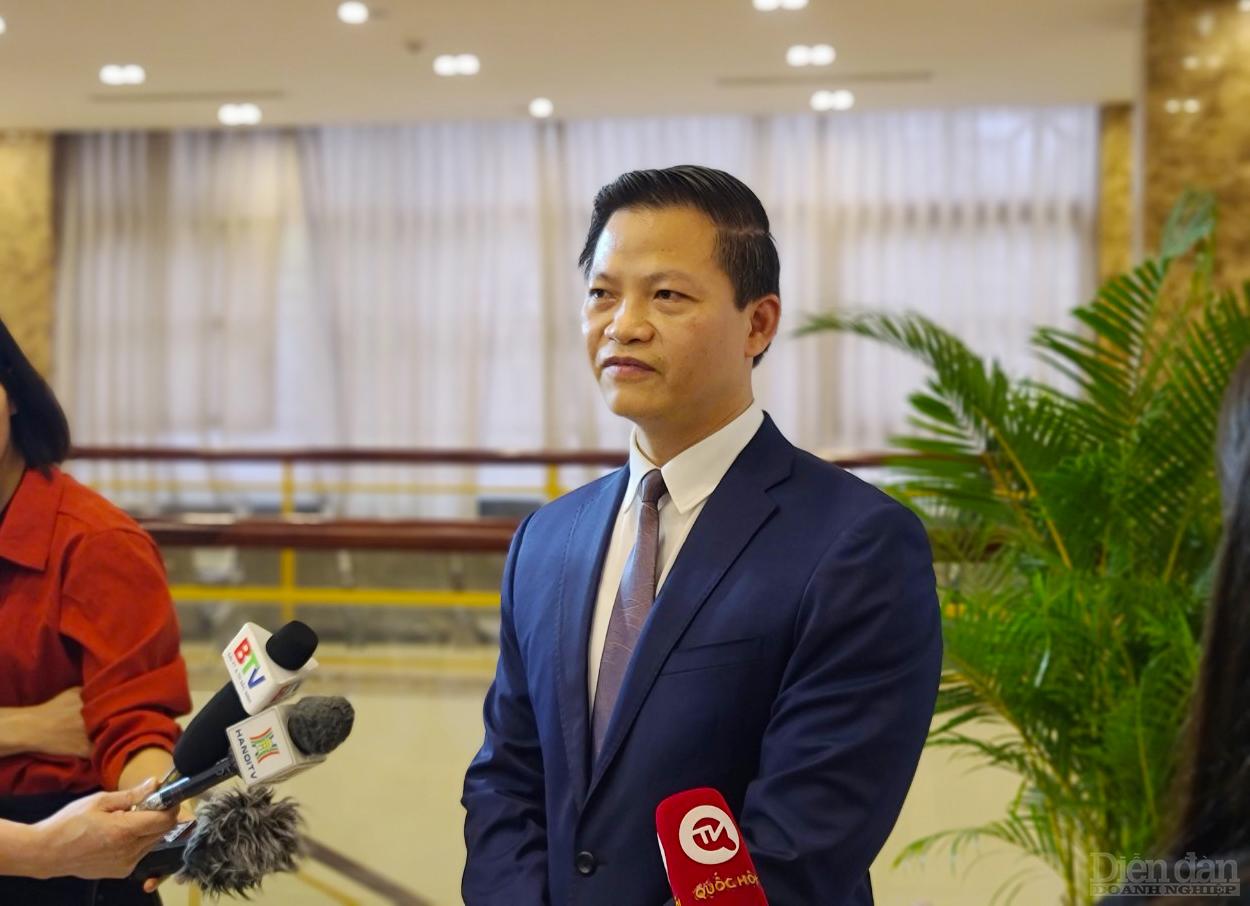 Phó Chủ tịch thường trực UBND tỉnh Bắc Ninh – Vương Quốc Tuấn trả lời phỏng vấn báo chí