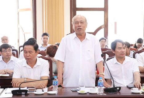Ông Nguyễn Văn Thời, Chủ tịch Hiệp hội doanh nghiệp tỉnh Thái Nguyên phát biểu ý kiến tại hội nghị