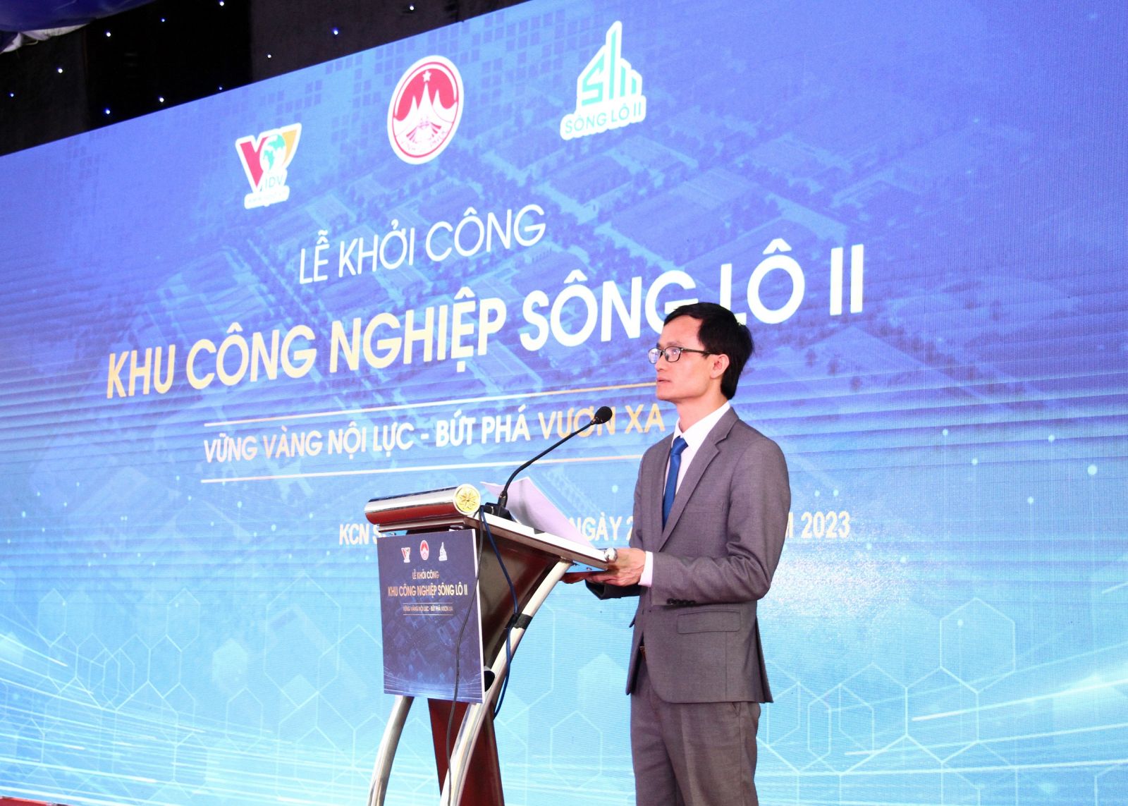 Ông Phạm Trung Kiên, Tổng Giám đốc Công ty cổ phần phát triển hạ tầng Vĩnh Phúc phát biểu khai mạc Lễ khởi công