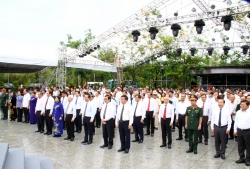 Chủ tịch nước dâng hương các Anh hùng liệt sĩ tại Côn Đảo
