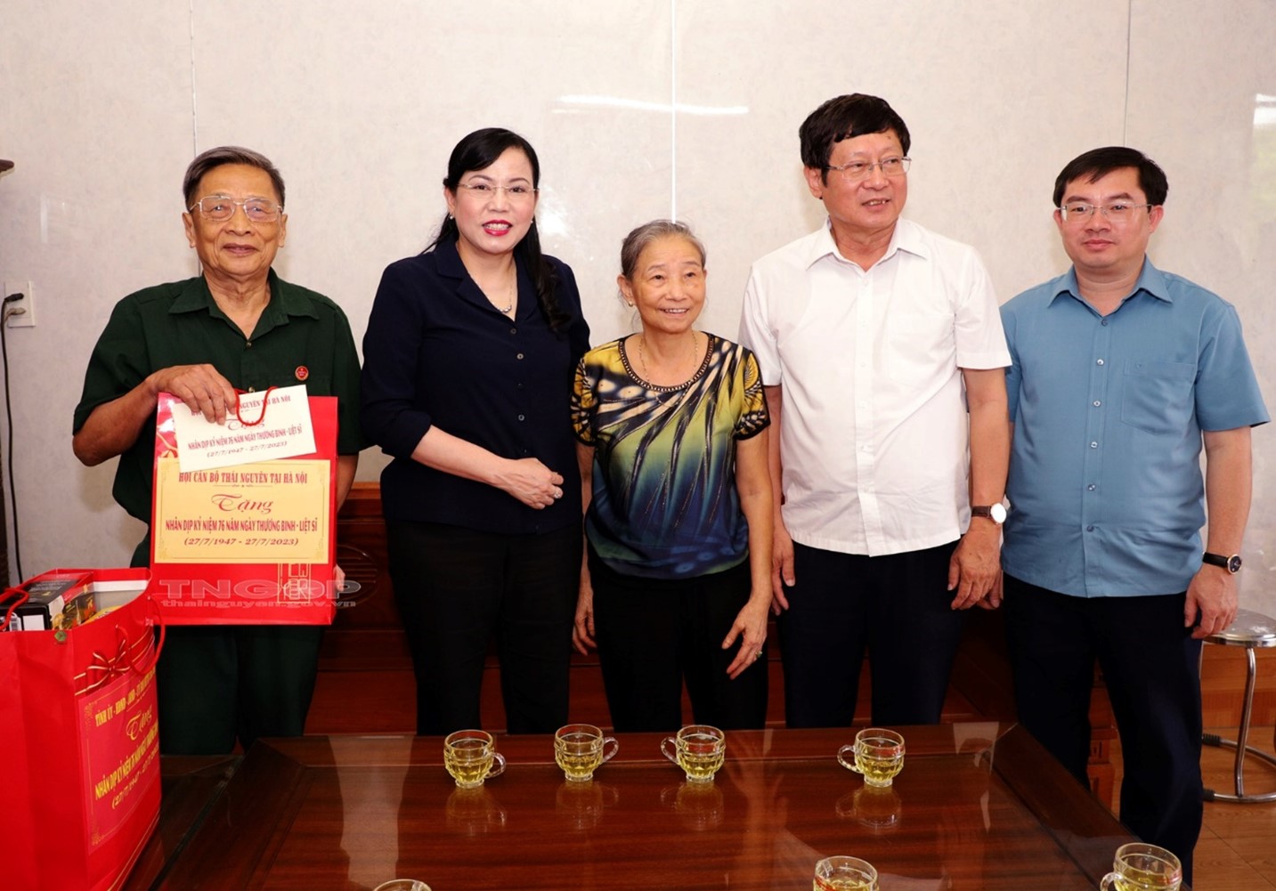 Bí thư Tỉnh ủy thăm và tặng quà thương binh Phạm Văn Lợi, ở TDP 1