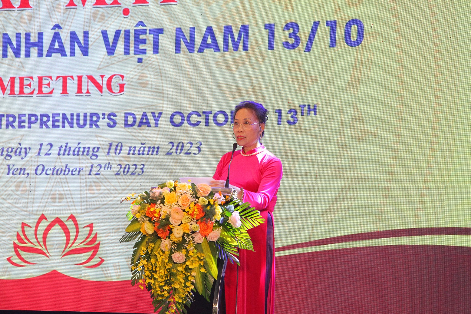 Bà Phạm Thị Hồng Thủy, Chủ tịch Hiệp hội Doanh nghiệp tỉnh Vĩnh Phúc phát biểu khai mạc hội nghị
