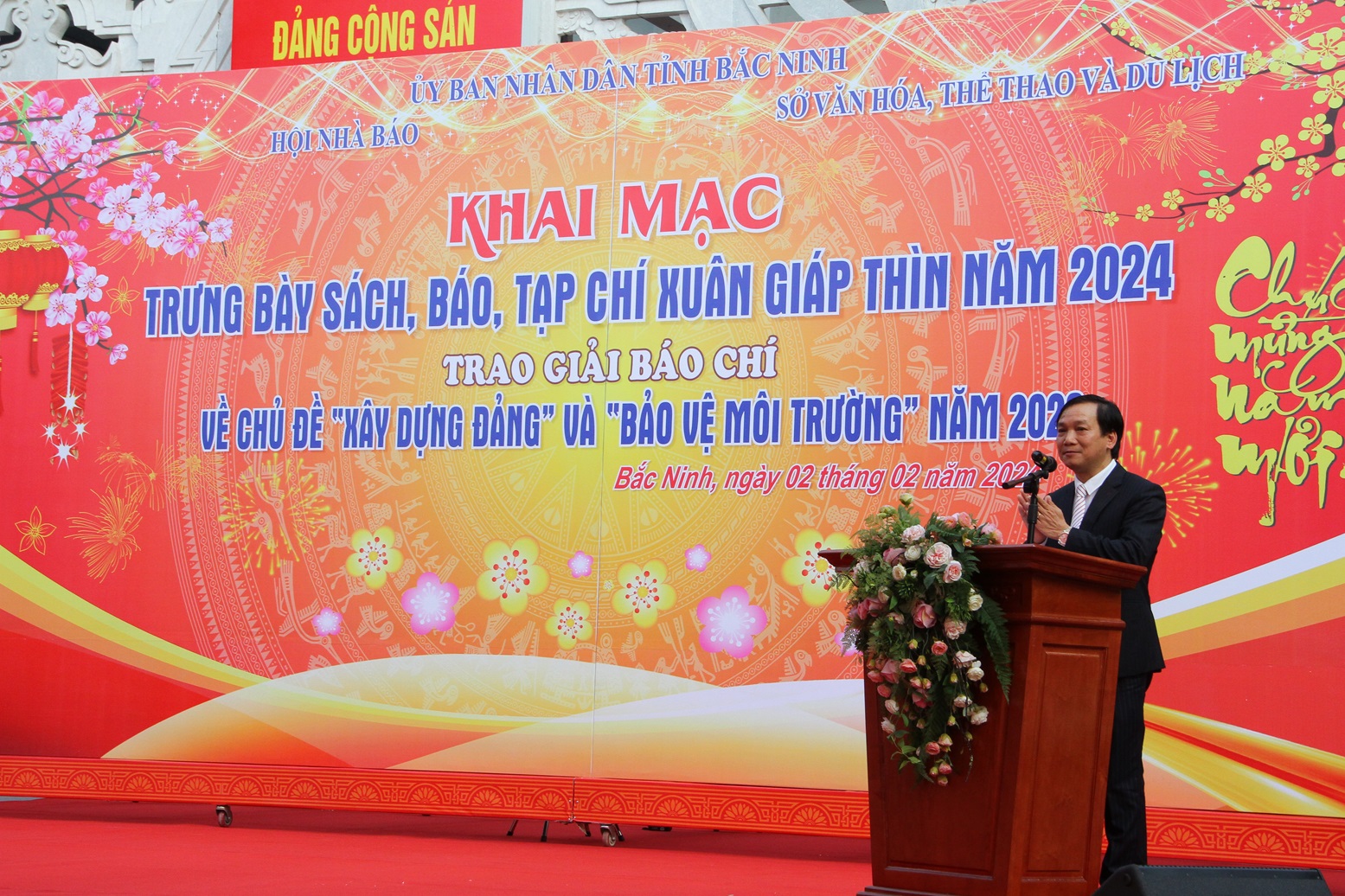 Ông Nguyễn Tiến Vụ, Tổng Biên tập Báo Bắc Ninh, Chủ tịch Hội Nhà báo tỉnh Bắc Ninh phát biểu tại Lễ khai mạc