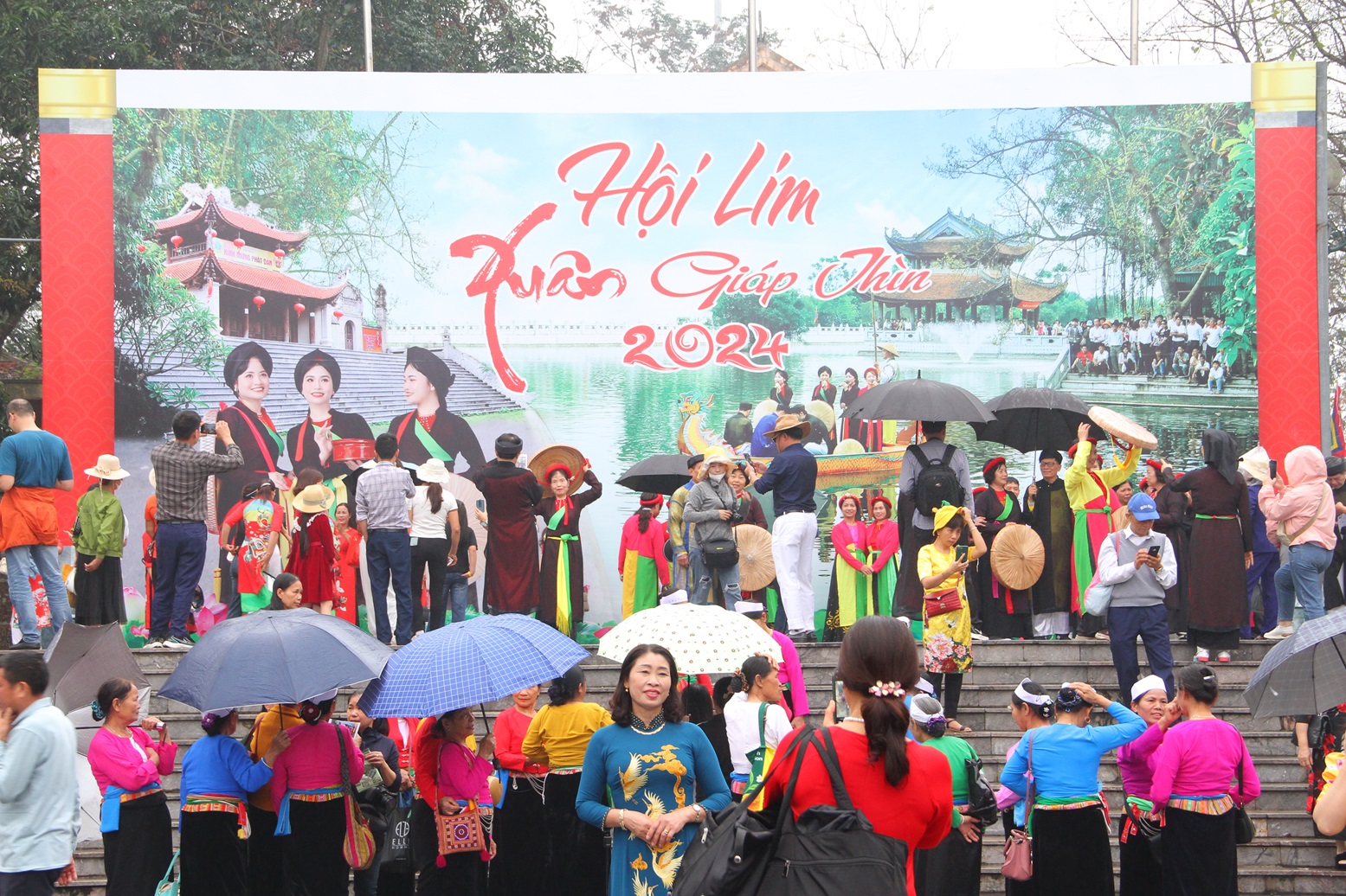 Đông đảo nhân dân và du khách thập phương trảy hội Lim