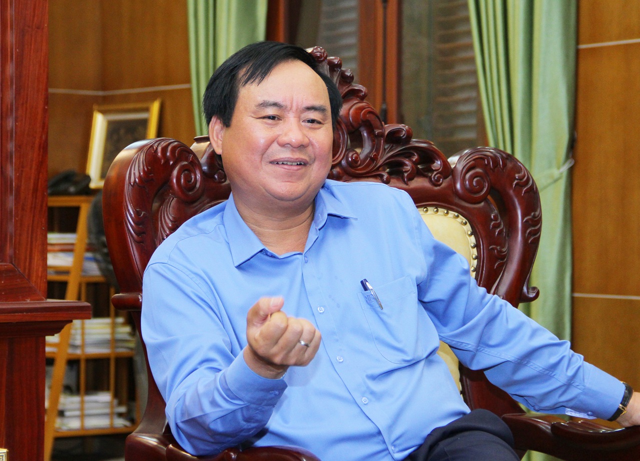 Chủ tịch UBND tỉnh Quảng Trị - Võ Văn Hưng trao đổi với Diễn đàn Doanh nghiệp