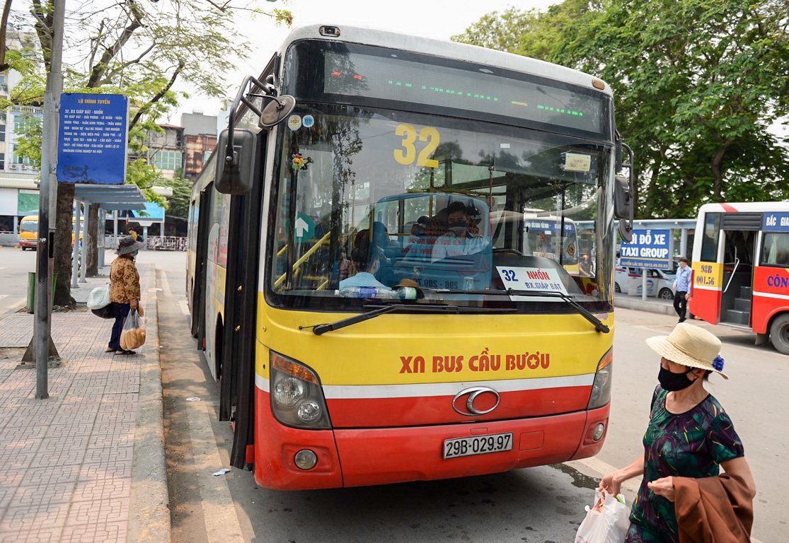 Xe buýt chưa trở thành phương tiện đi lại văn minh và quen thuộc của người dân