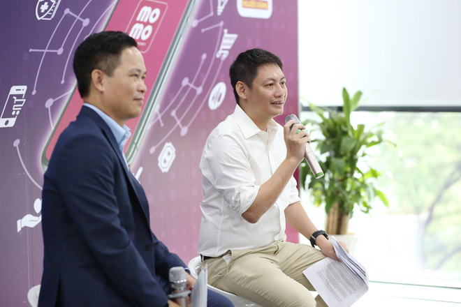 CEO Nguyễn Mạnh Tường (bên phải)