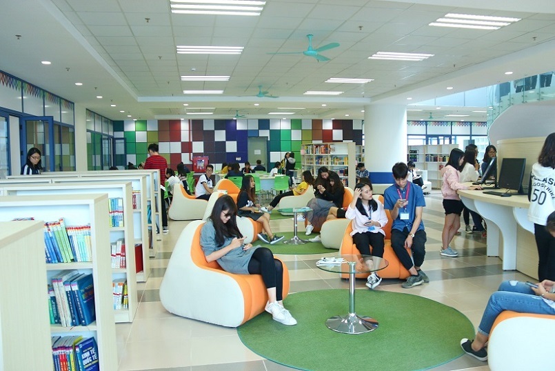 Thư viện của NEU được đánh giá là thư viện hiện đại, đầy đủ học liệu trong khối trường đại học kinh tế