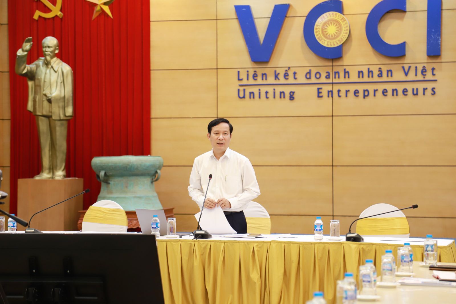 Ông Phạm Tấn Công - Chủ tịch VCCI phát biểu tại cuộc họp (ảnh: Gia Thoả)