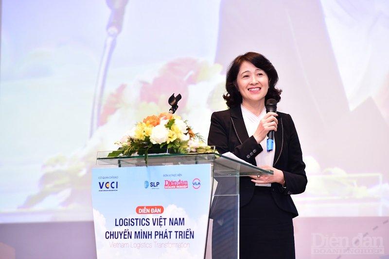 Bà Trần Thị Hồng Lan - Phó Cục trưởng Cục Ứng dụng và Phát triển công nghệ phát biểu tại diễn đàn