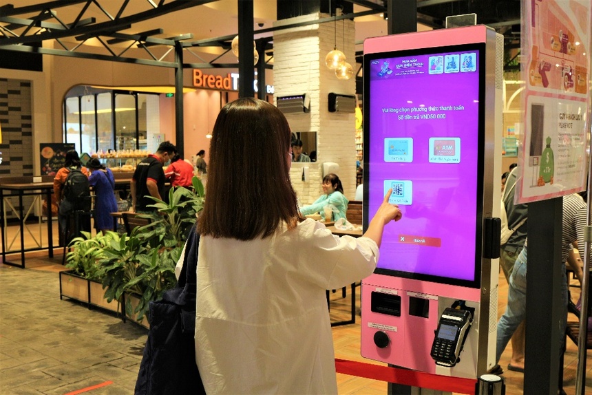 Máy chọn món tự động thanh toán bằng nhiều hình thức là sản phẩm số mang tính trải nghiệm cao ở Aeon