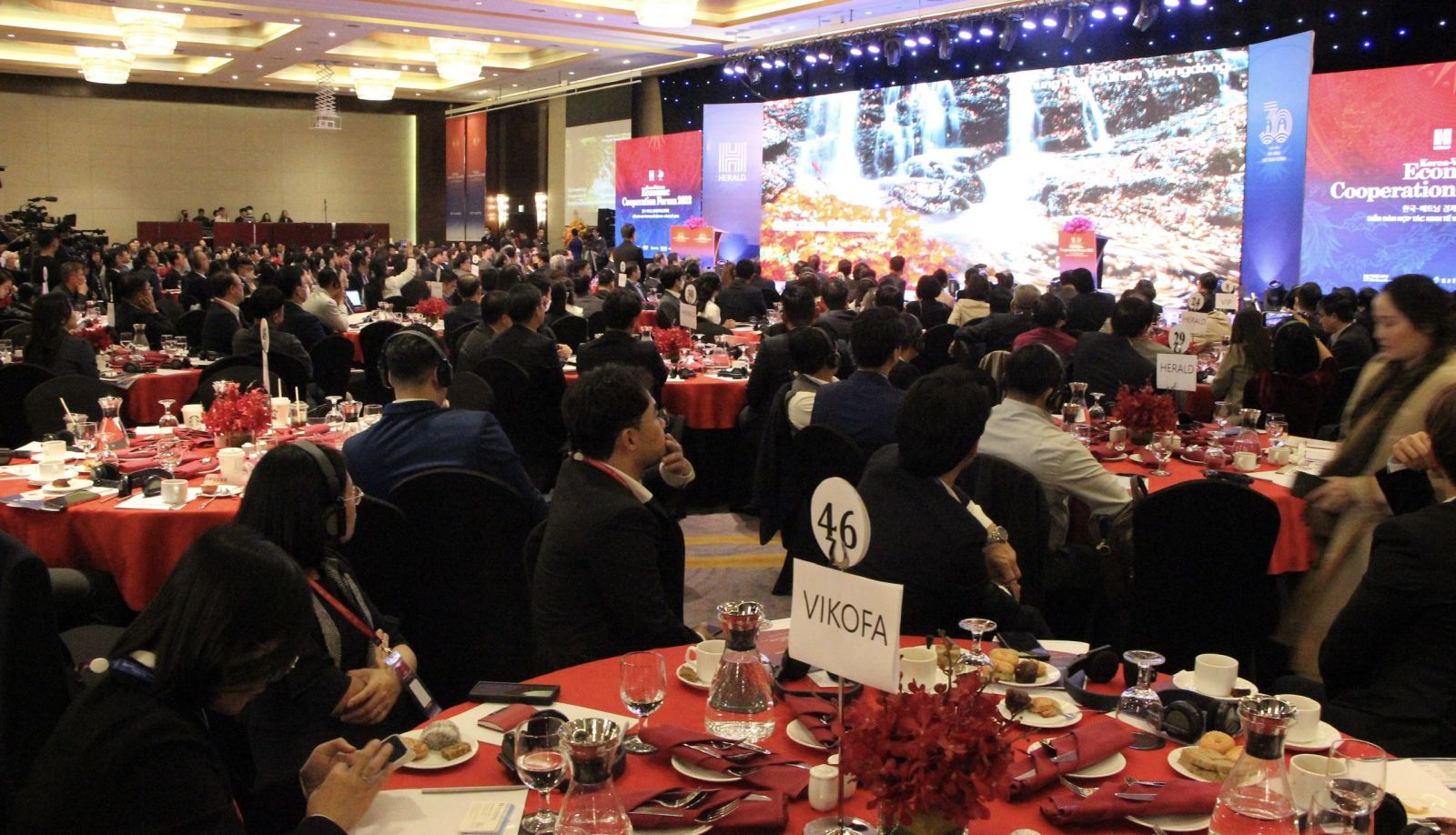 Diễn đàn thu hút sự quan tâm của 500 đại biểu là những người có sức ảnh hưởng trong lĩnh vực kinh tế và chính trị, đại diện các doanh nghiệp của Việt Nam và Hàn Quốc 
