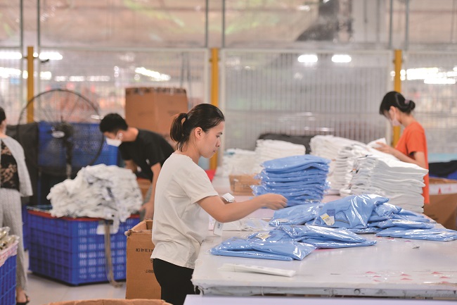 Duy trì sản xuất, giữ khách hàng là mục tiêu quan trọng nhất của ngành dệt may hiện nay