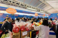 Hàng ngàn công nhân Thủ đô háo hức mua sắm tại “Chợ Tết Công đoàn”