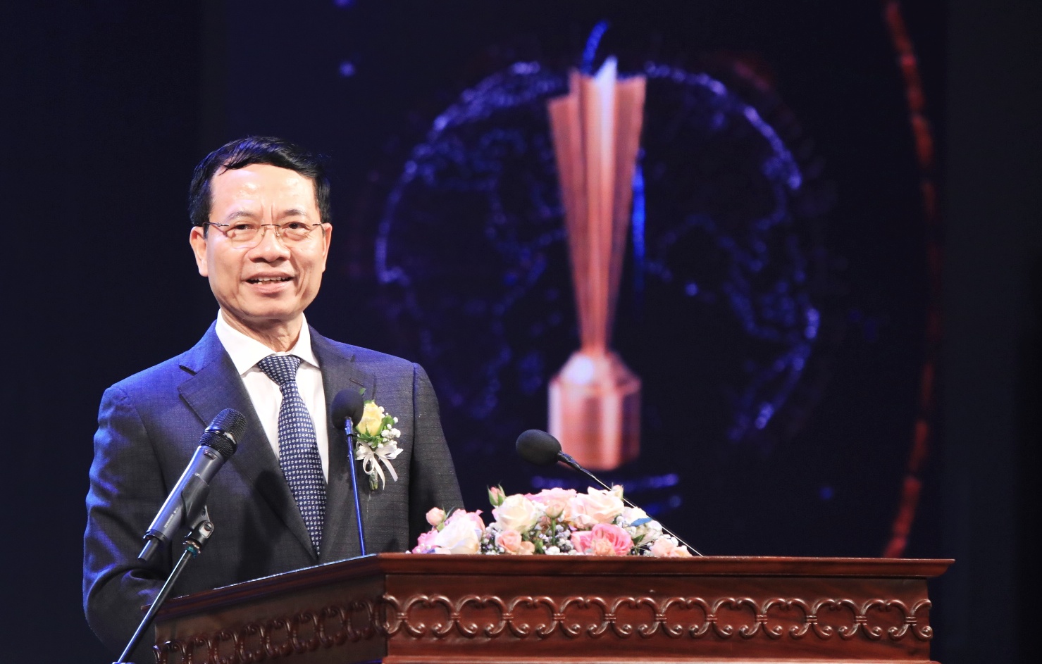 Bộ trưởng Nguyễn Mạnh Hùng phát biểu tại lễ vinh danh giải thưởng Sao Khuê 2023