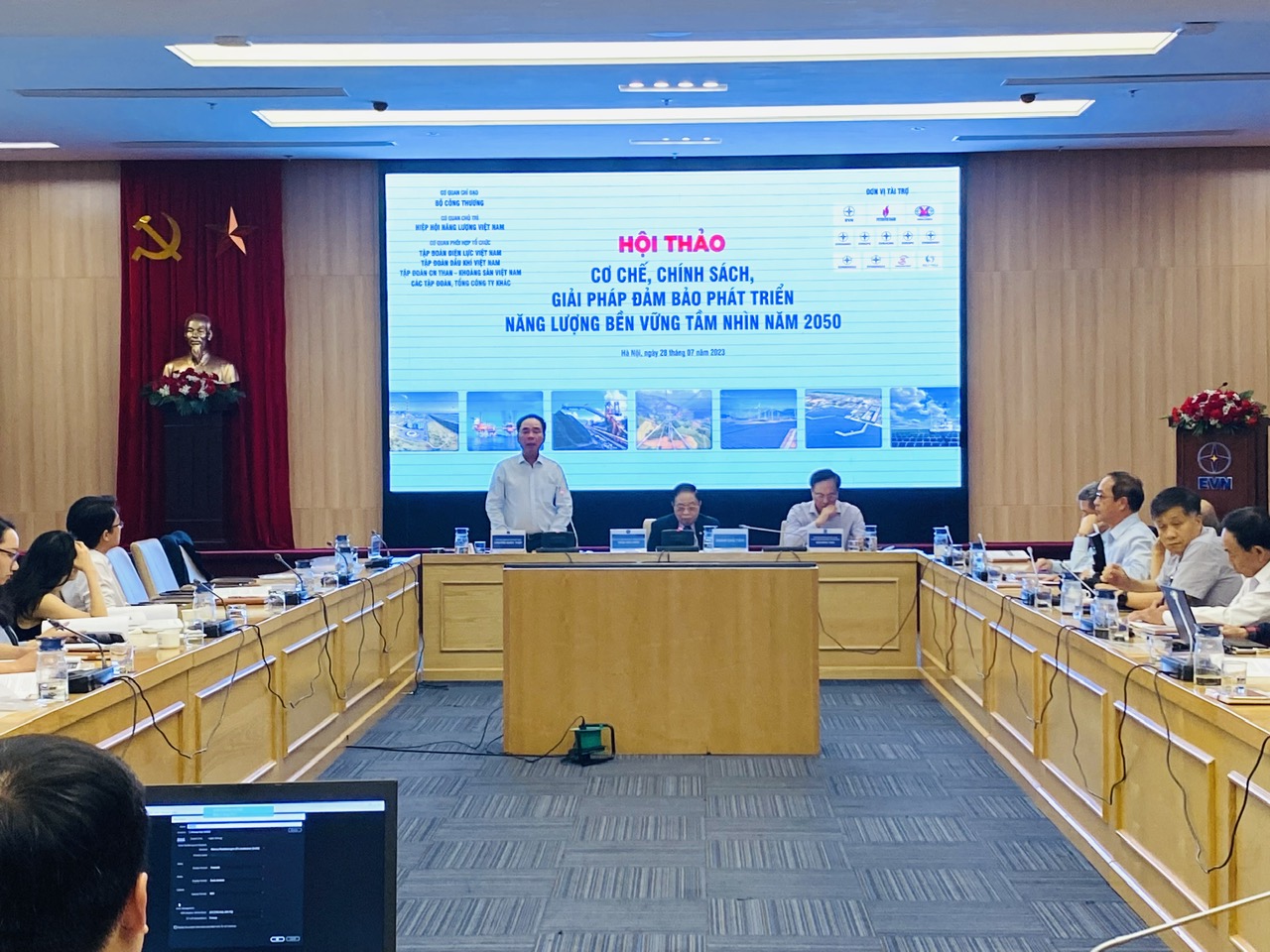 Chủ tịch Hội Dầu khí Việt Nam Nguyễn Quốc Thập phát biểu tại hội thảo (ảnh: Hạnh Lê)