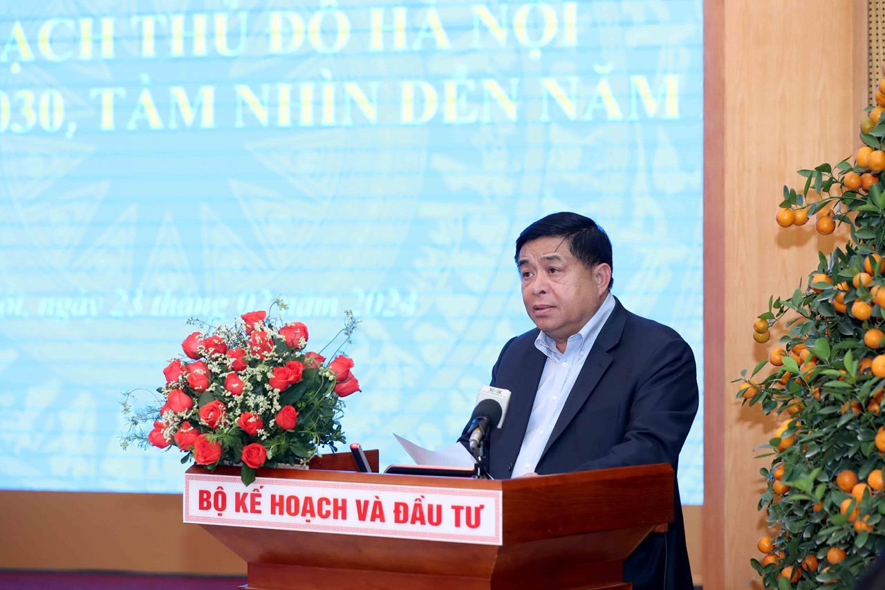 Bộ trưởng Bộ Kế hoạch và Đầu tư Nguyễn Chí Dũng phát biểu tại phiên họp thẩm định