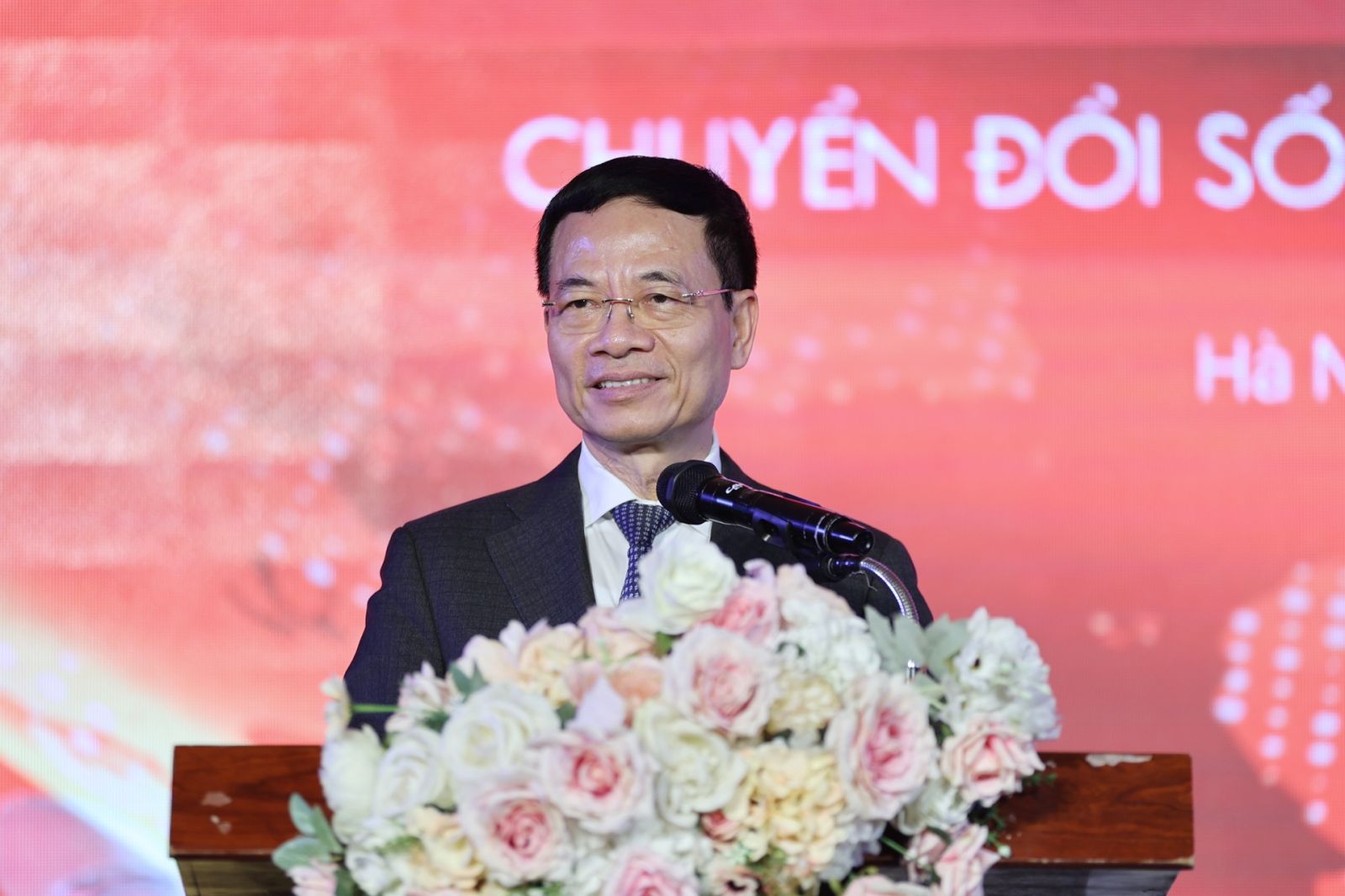 Bộ trưởng Bộ Thông tin và Truyền thông Nguyễn Mạnh Hùng chia sẻ với cộng đồng doanh nghiệp ICT Việt Nam 