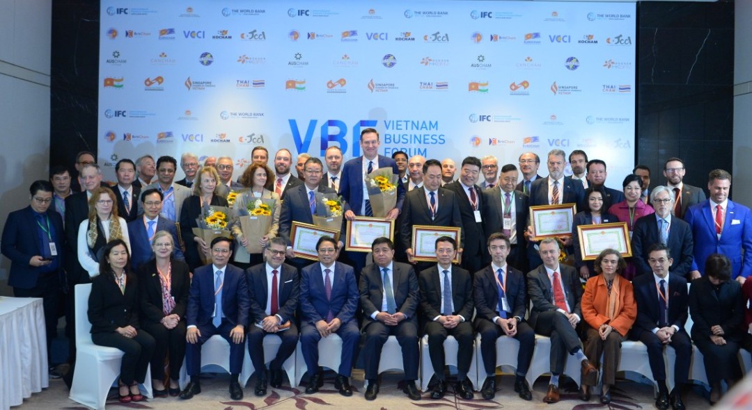 Thủ tướng và đại diện các doanh nghiệp FDI tại Việt Nam 