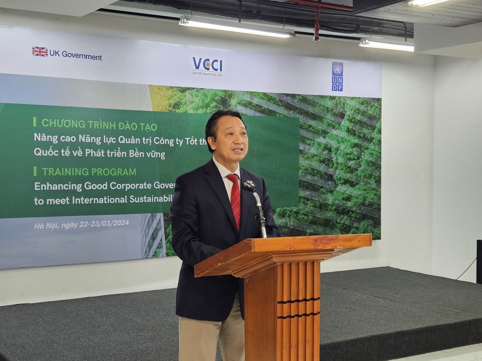 Ông Nguyễn Quang Vinh - Phó Chủ tịch VCCI phát biểu khai mạc chương trình