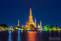 Thăm hai ngôi chùa cổ Thái Lan cùng doanh nhân, hoa hậu Amy Lê Anh