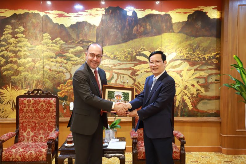 Chủ tịch VCCI Phạm Tấn Công cam kết sẽ hỗ trợ để doanh nghiệp Qatar mở rộng đầu tư vào Việt Nam