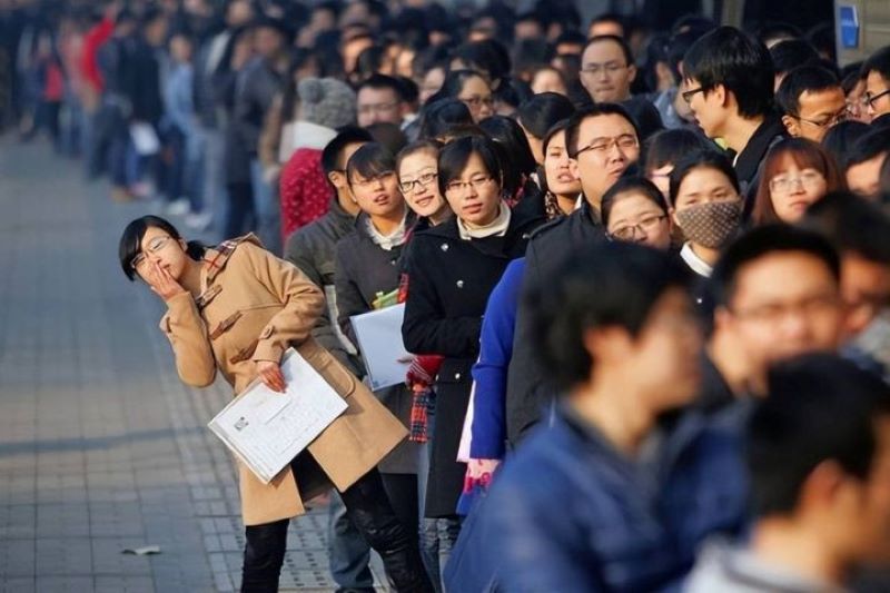 Thất nghiệp gia tăng ở người trẻ dẫn tới xu hướng tiết kiệm gia tăng là một chỉ dấu đang lo ngại của Trung Quốc