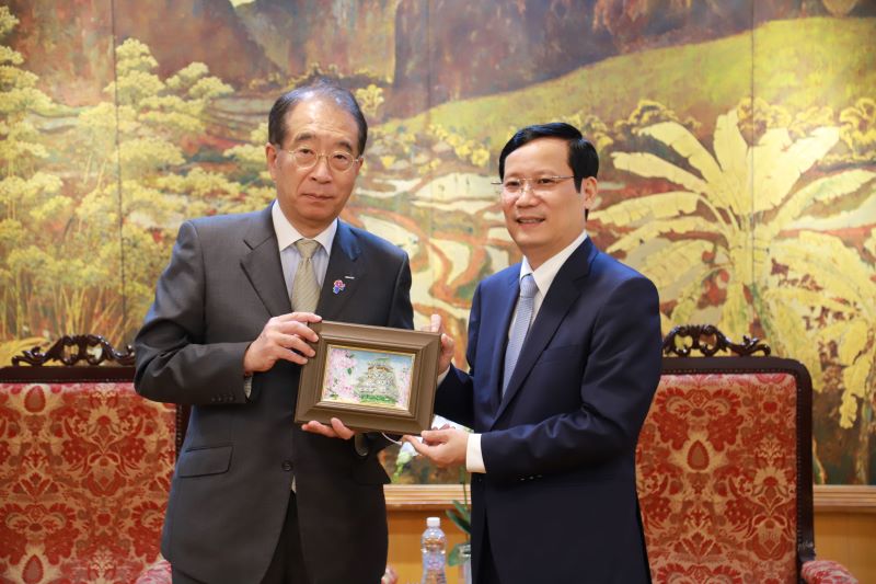 Chủ tịch VCCI Phạm Tấn Công (phải) và Chủ tịch OCCI tại buổi gặp mặt