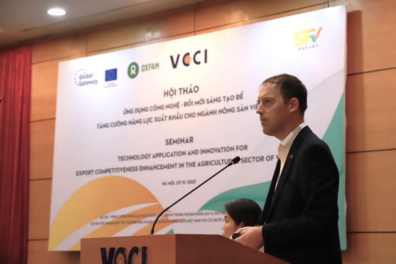 Ông Ywert Visser - Thành viên tiểu ban Thực Phẩm, Nông nghiệp và nuôi trồng thuỷ sản của EuroCham đã đưa ra những phân tích thiết thực cho ngành nông sản Việt Nam