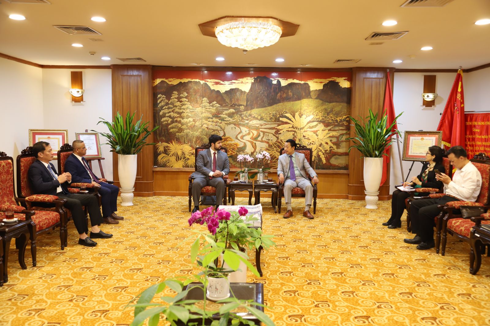 Ông Nguyễn Quang Vinh kỳ vọng sự hợp tác giữa VCCI và Dubai Chambers sẽ giúp thúc đẩy hơn nữa thương mại hai nước