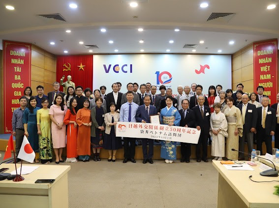 Hình 1: Chương trình Kỷ niệm 10 năm hợp tác và ký Tuyên bố hợp tác giữa VCCI và FCCI. Nguồn: VCCI.