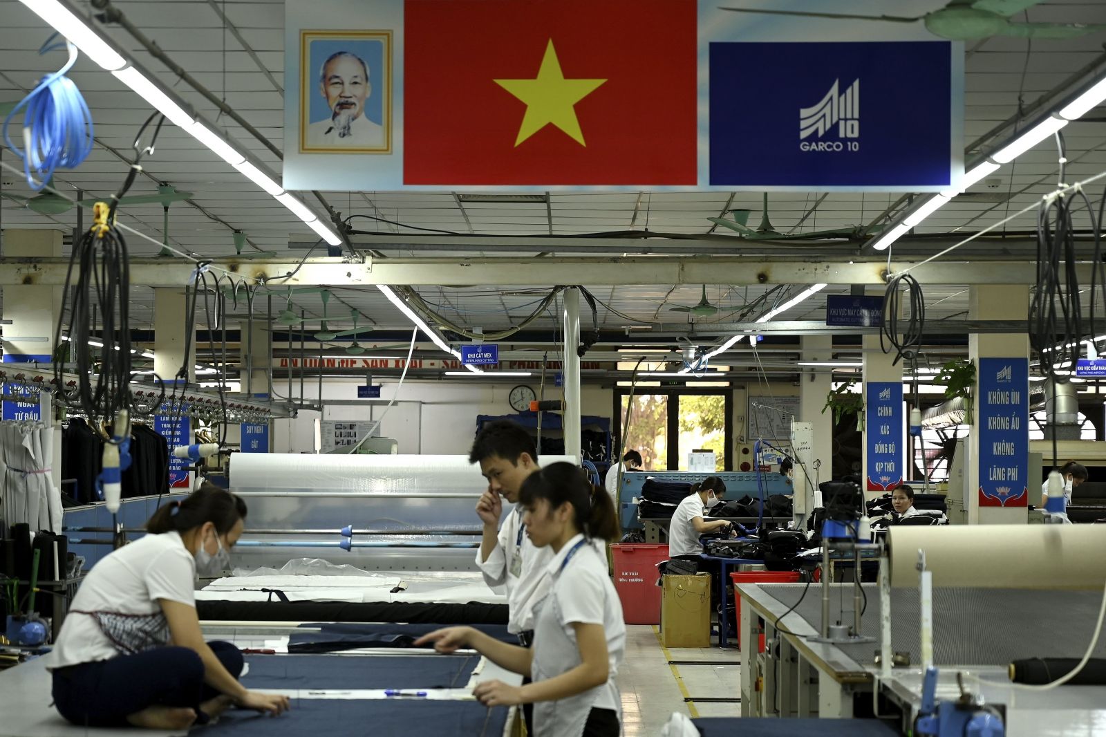 Việt Nam cũng đang thu hút dòng đầu tư từ Mỹ và châu Âu chuyển hướng khỏi Trung Quốc