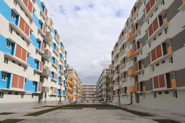 Đại biểu Trần Thị Vân đề nghị Chính phủ gộp ba gói hỗ trợ thành một và thời hạn đến hết năm 2025 mới hoàn thiện mục tiêu xây dựng 1 triệu căn hộ nhà ở xã hội mà Chính phủ đề ra.