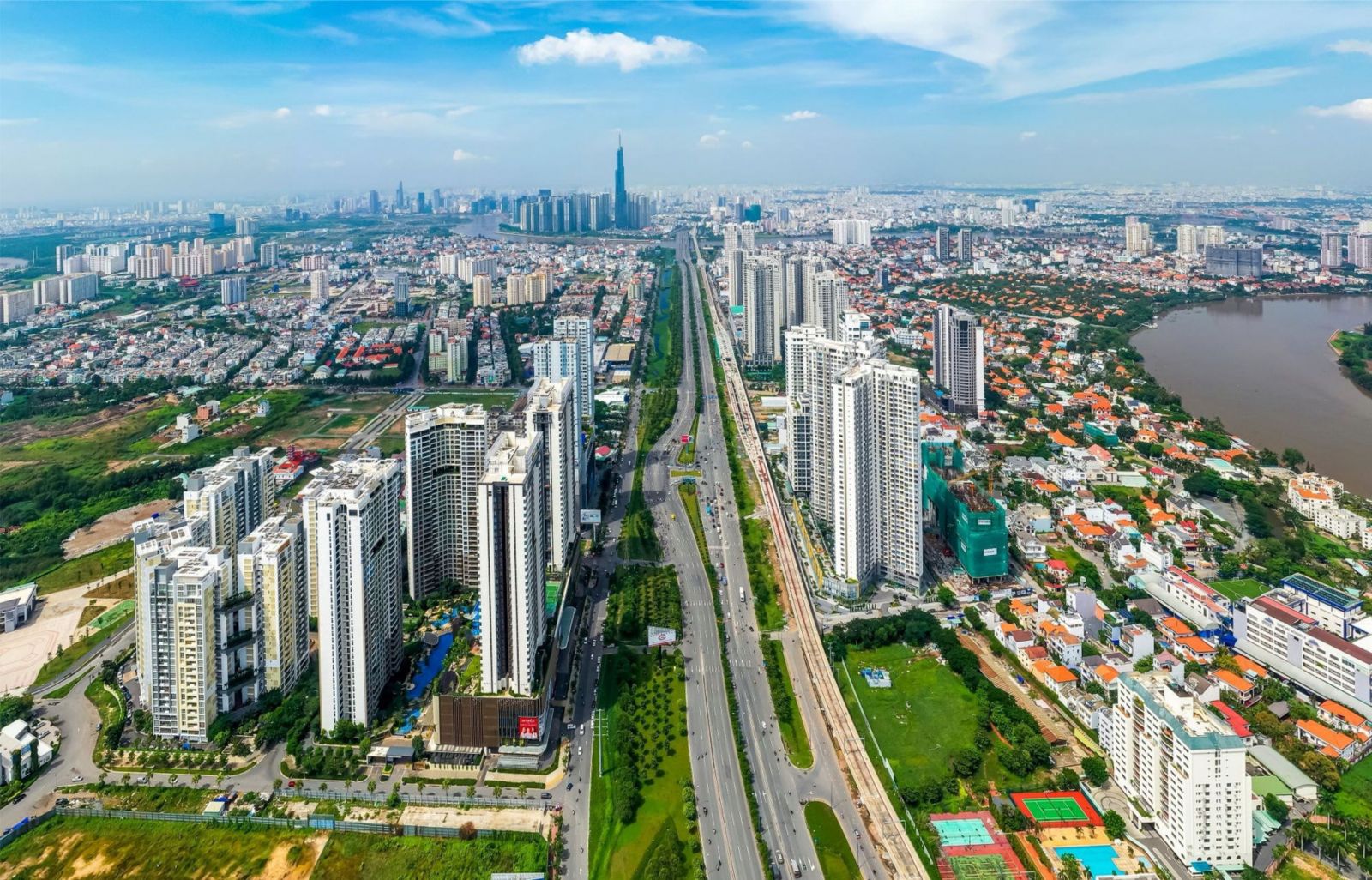 nhiều ý kiến cho rằng Việt Nam cần sớm hoàn thiện hành lang pháp lý để các địa phương đẩy mạnh phát triển đô thị xanh,