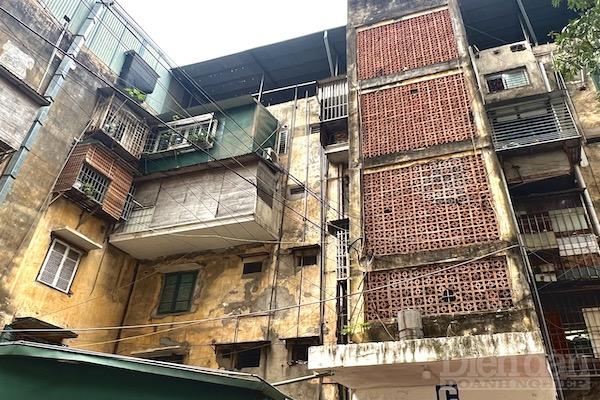 Việc cải tạo, xây dựng lại chung cư cũ trên địa bàn Hà Nội diễn ra chậm do còn nhiều vướng mắc. Ảnh:VA