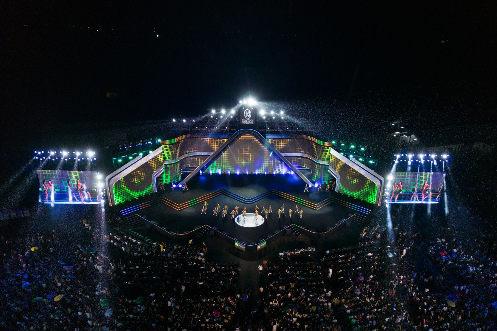 Vẻ đẹp miền kỳ quan MerryLand Quy Nhơn hòa sắc lộng lẫy với sân khấu hoành tráng và mãn nhãn của Miss World Vietnam 2023