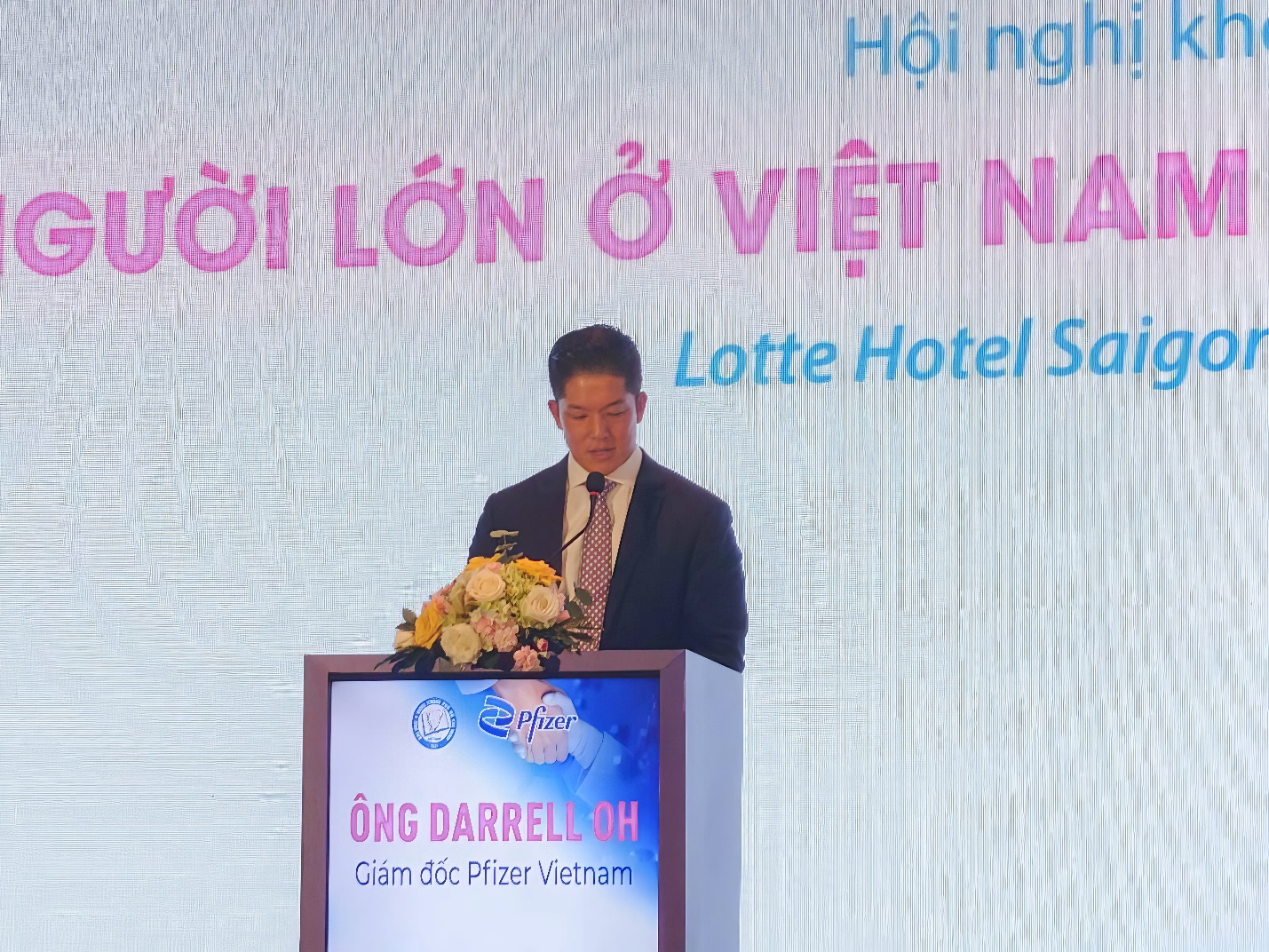 Ông Darrell Oh - Tổng Giám đốc Công ty TNHH Pfizer Việt Nam chia sẻ về những nỗ lực của Pfizer tại chuỗi Hội thảo