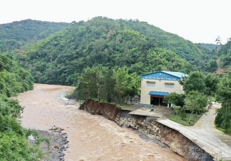 Một nhà máy thuỷ điện ở Đắk Nông bị nước lũ đe doạ