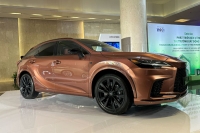 Xe sang Lexus xuất hiện tại “Diễn đàn phát triển bền vững thị trường bất động sản”