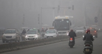 Gần 6 triệu ô tô và 70 triệu xe máy xăng ra đường, ô nhiễm nặng nề, thay đổi làm sao?
