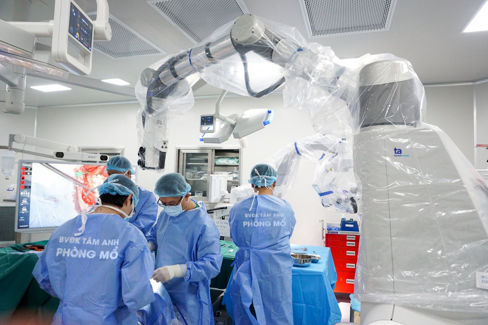 Hệ thống Robot Modus V Synaptive tiên tiến, hiện đại nhất trong phẫu thuật thần kinh hiện nay của Bệnh viện Tâm Anh là duy nhất tại Việt Nam.